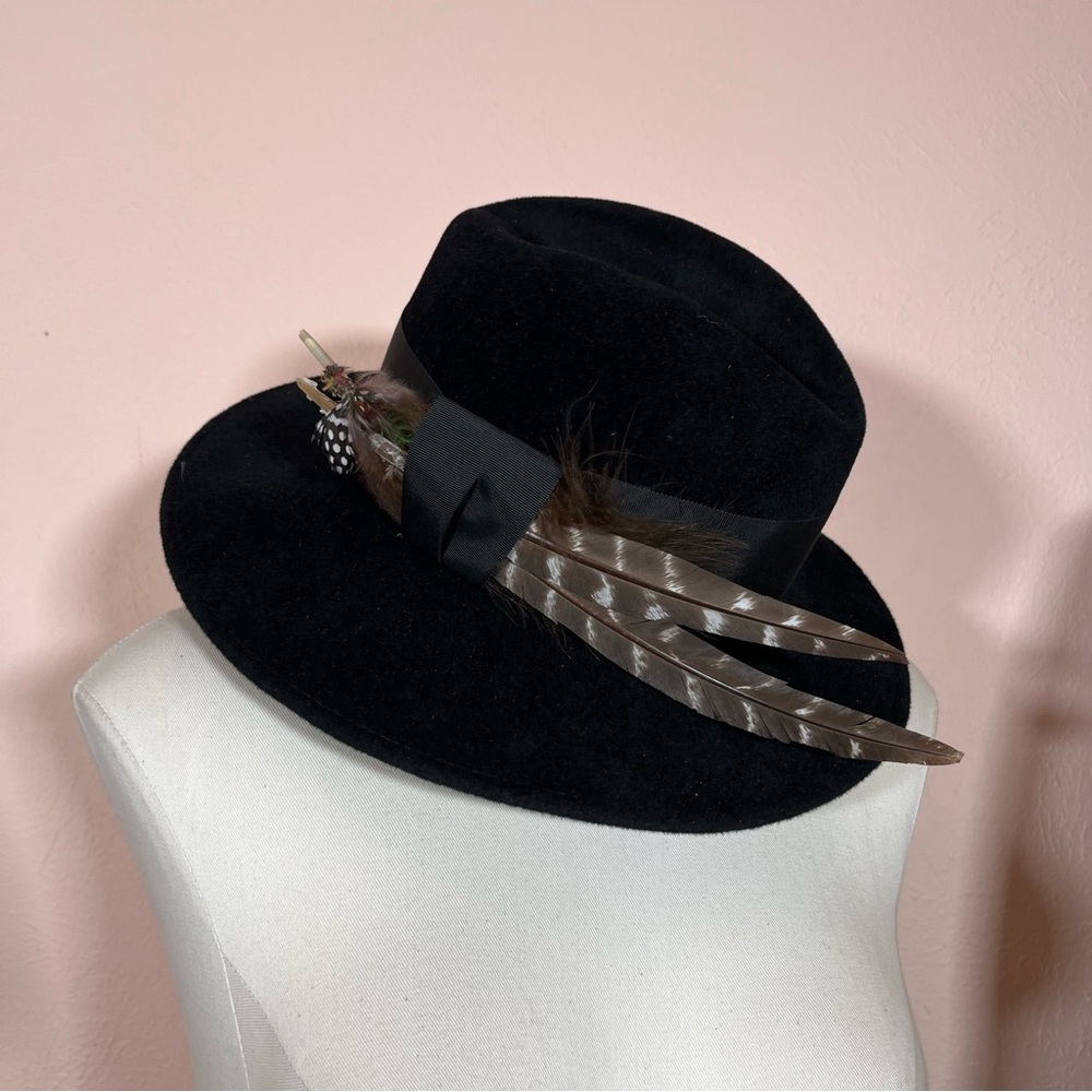 Vintage 1980 Retro Georgi Black Velvet wide flat brim Art Deco fedora Feather - Picture 4 of 16